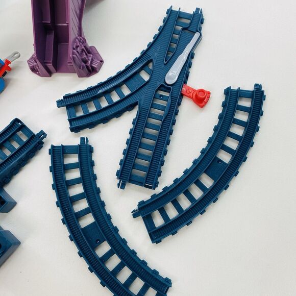 Thomas & Friends Motorized Toy Train Set Fix em Up Friends with Carly the Crane - Picture 5 of 9